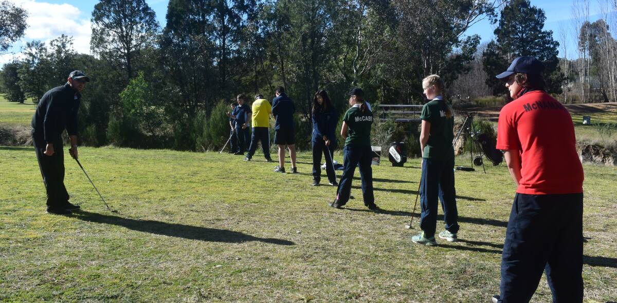 THLHS students receive some top tips from pro golfer Nathan Stubbs.