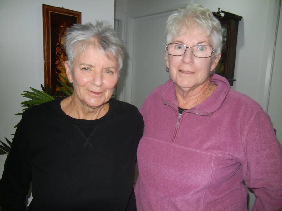 Lesley Barsby (L) and her sister Jill Norris. 
 