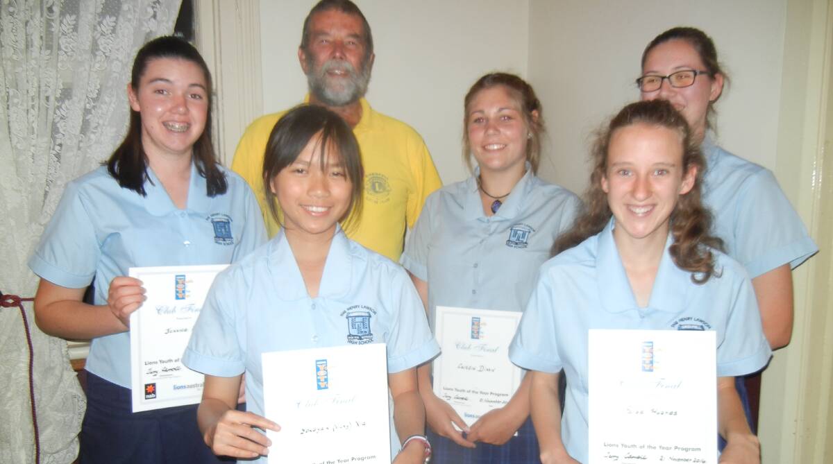 Lions Youth of the Year Quest entrants (BL-R) Jessica Pereira, Caitlin Dixon, Kate Robinson, (F) Vicki Xia and Paige Hughes with President Keith Engelsman.


 