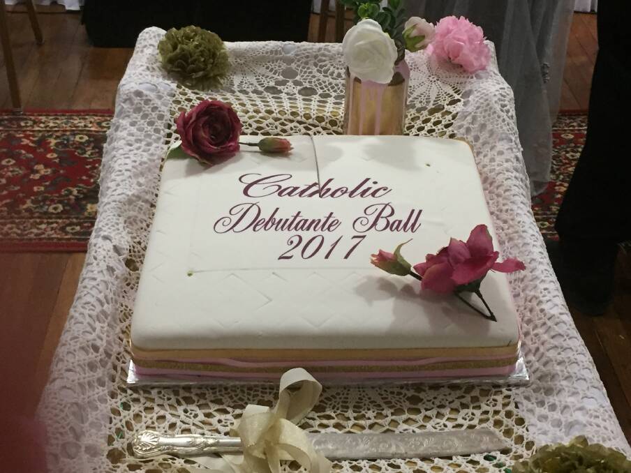 The beautiful Debutante Ball cake made and decorated by Sharyn Bradtke.