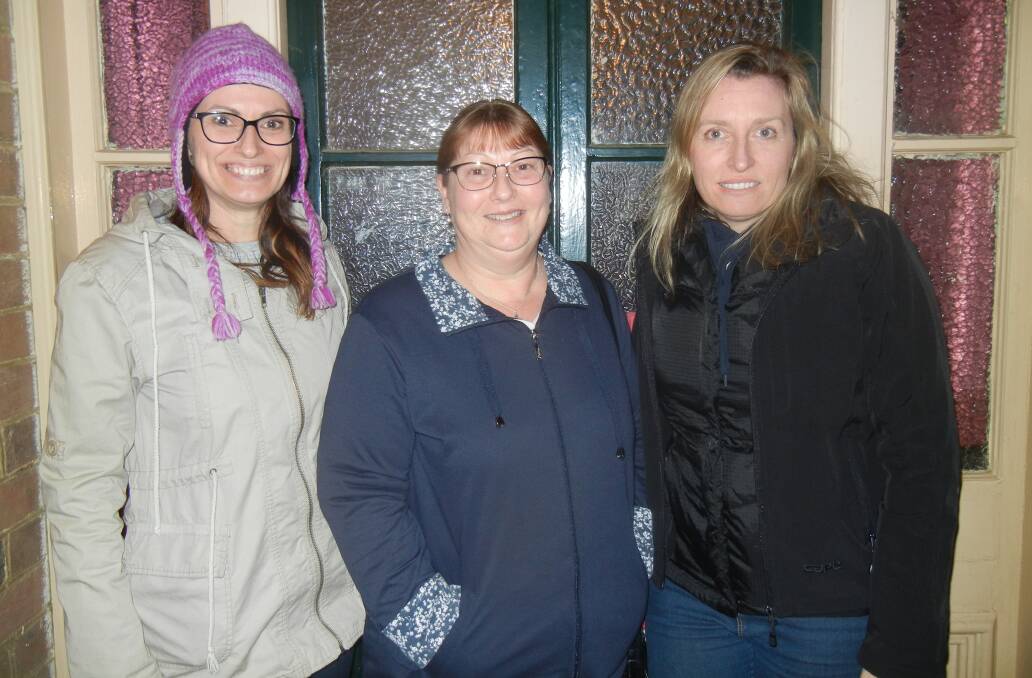 (L-R) Kim Andersen, Ange Logan and Lissa Caldwell in Grenfell researching their family tree. 