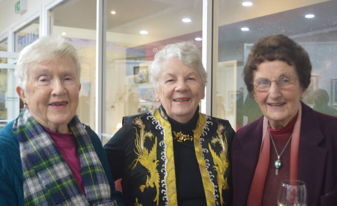Barbara Bean, Kangaroo Valley artist Dawn Daly and Margaret Thorncraft at the opening. 