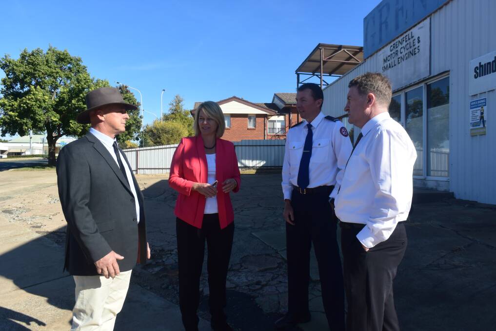 The Hon. Katrina Hodgkinson MP with Weddin Shire Mayor Mark Liebich and GM Glenn Carroll and Grenfell Ambulance SO Andrew Noble discuss possible sites for the new Ambulance Station.