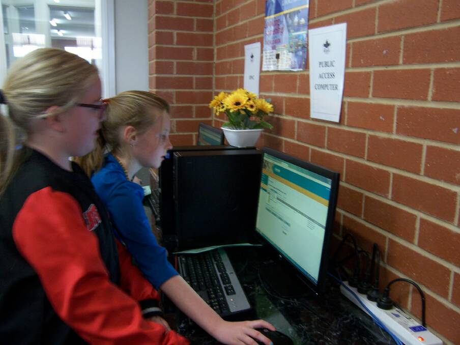 Sammie Mitton and Nakarla Hardy search for clues in the scavenger hunt. Photo E Kearnes. 