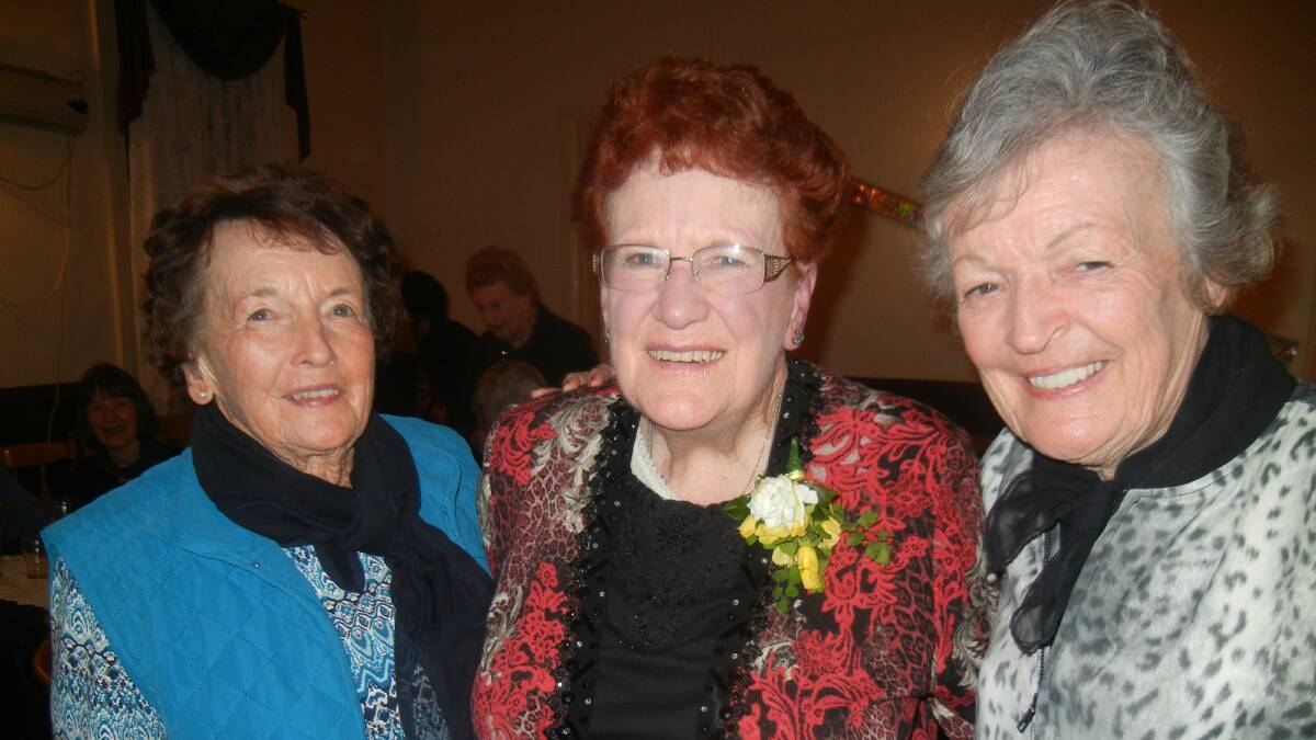 Robyn was thrilled to have childhood tennis friends (Lehane sisters) Lauris Stewart and Jan O'Neill attend her celebrations.  