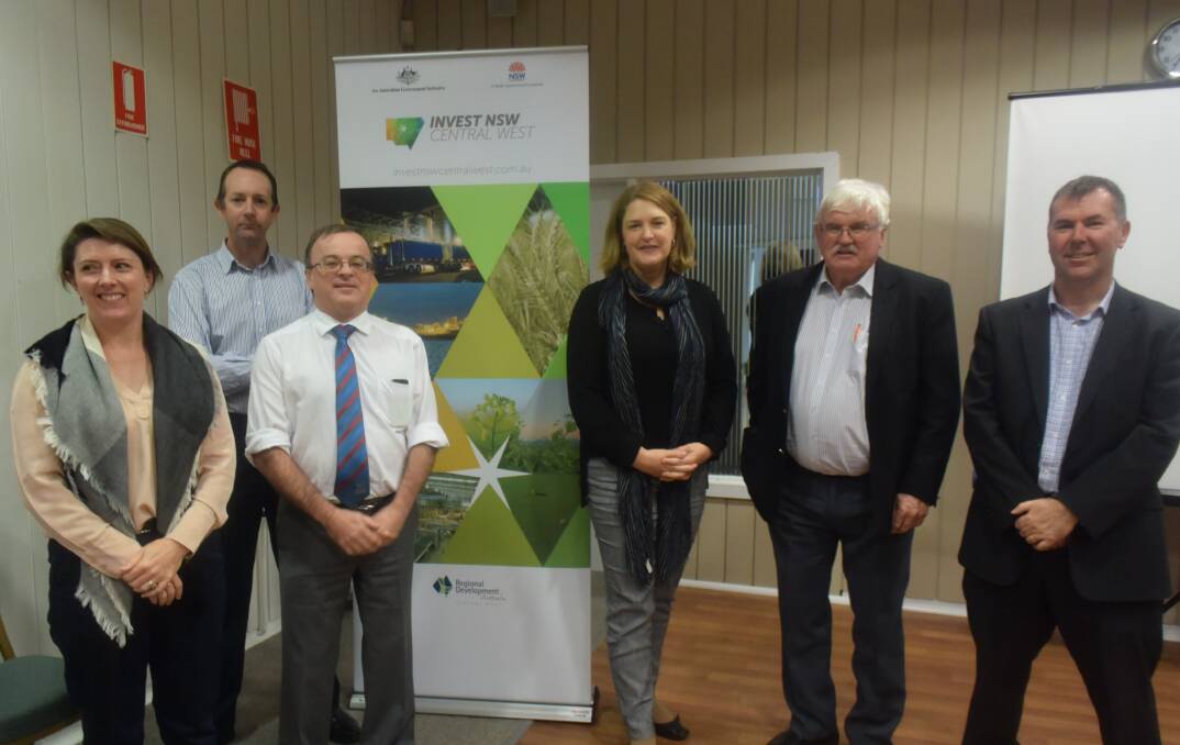 RDA Central West Board members Libby Skipworth, David Sherley, Scott James and Emma Thomas with Chair of RDA CW Alan McCormack and Executive Officer Peter McMillan.