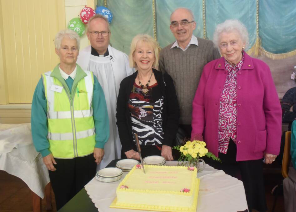 Joan Cations, Fr Ross Craven, Jan Parlett, Rev. William Morrow and Kathleen Smith cutting the cake.