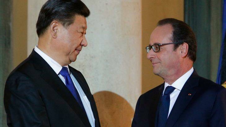 France's President Francois Hollande welcomes Chinese President Xi Jinping prior to a working dinner before the start of the talks. Photo: Thibault Camus