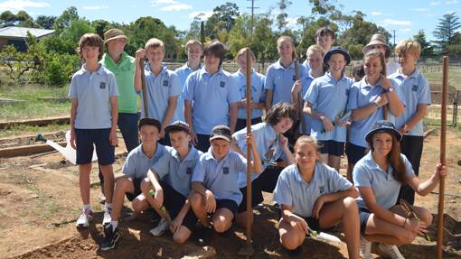 The Henry Lawson High School year 7/8 agriculture class for 2014. 