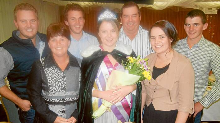 The Henry Lawson Festival Charity Queen Georgia Robinson with her family at the Awards Dinner. (Back L-R) Her brothers Josh and Jordon, Dad Andrew and brother Steele and (Front) Mum Donna, Georgia and her sister Hannah.  