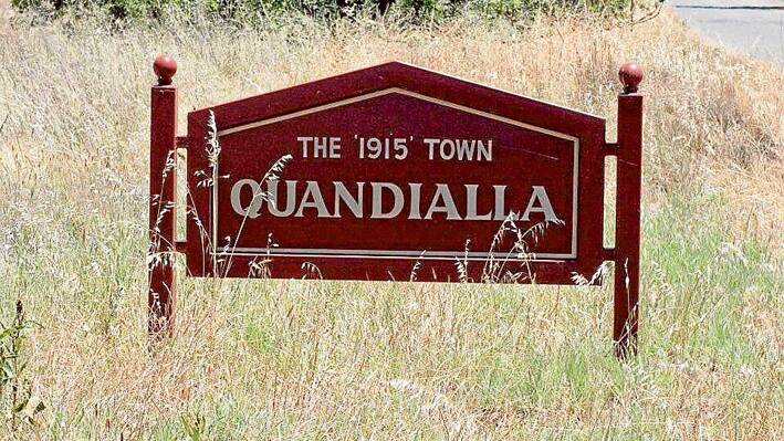 Quandialla town sign. 