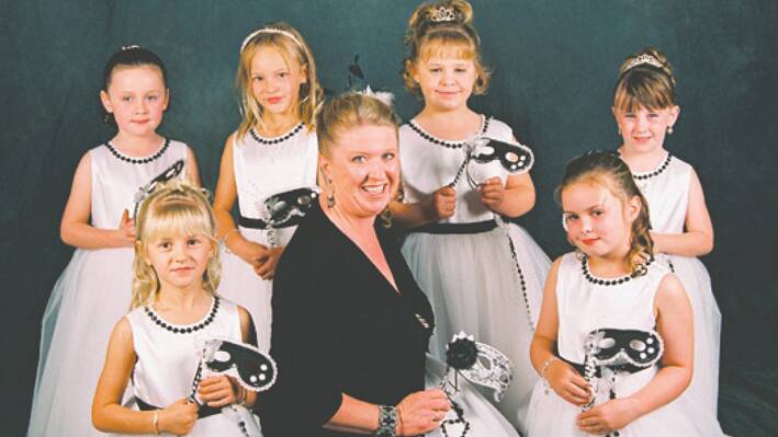 Matron of Honour Jennifer Kelly with Flowergirls (l to r) back - Sophie Dixon, Brittany Troy, Tara McGuire and Breanna Daley. (l tor) front - Emma Dixon and Brittany Troy 