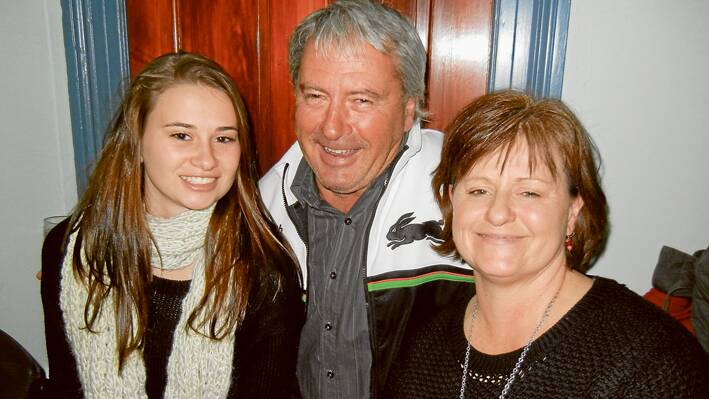 Steve and Judy Mitton and their daughter Lindsay at the Grenfell Goanna’s Reverse Draw fundraiser at the Albion Hotel. 