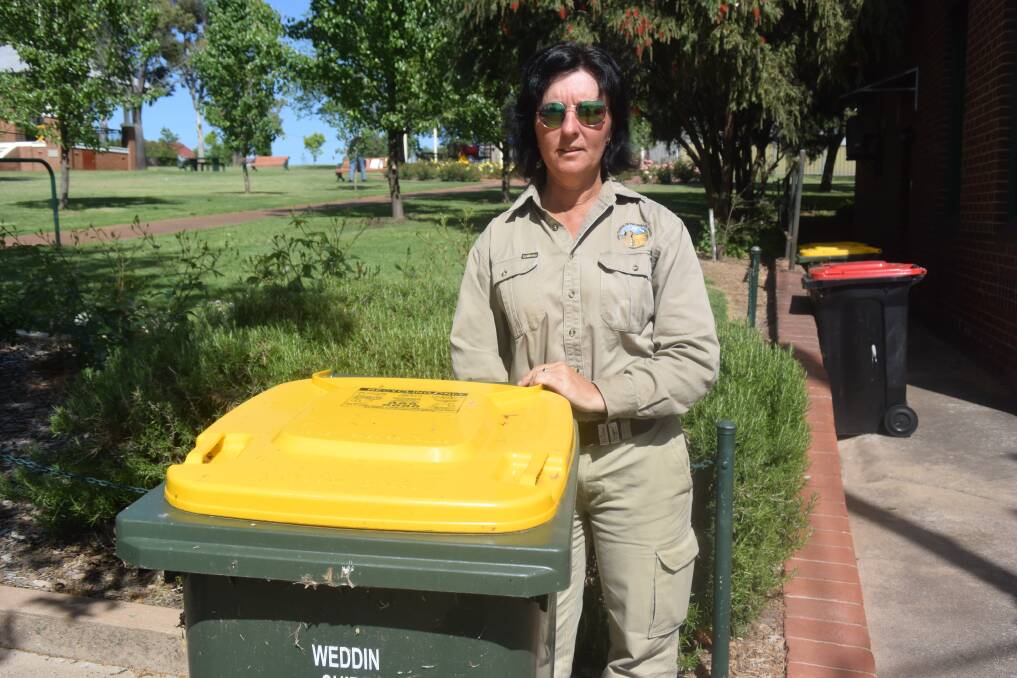 Be sure to check what you place in your yellow lid recycle bin. 