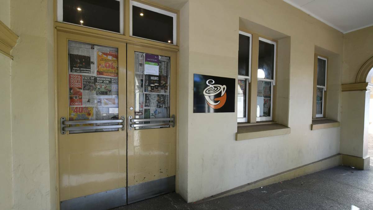  Gloria Jean's coffee shop has closed in Summer Street. Photo: JUDE KEOGH