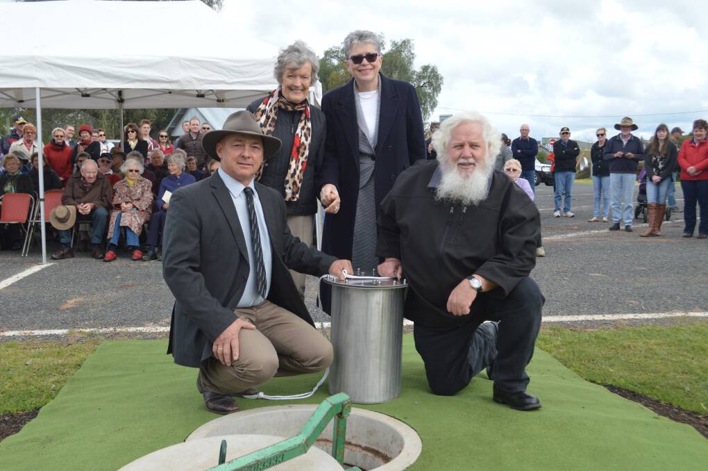 Weddin Shire Mayor, Mark Liebich with special guests Jan O'Neill (nee Lehane) and Andrea Griffiths with Lloyd Thomas during the Sesquicentanary celebrations. 