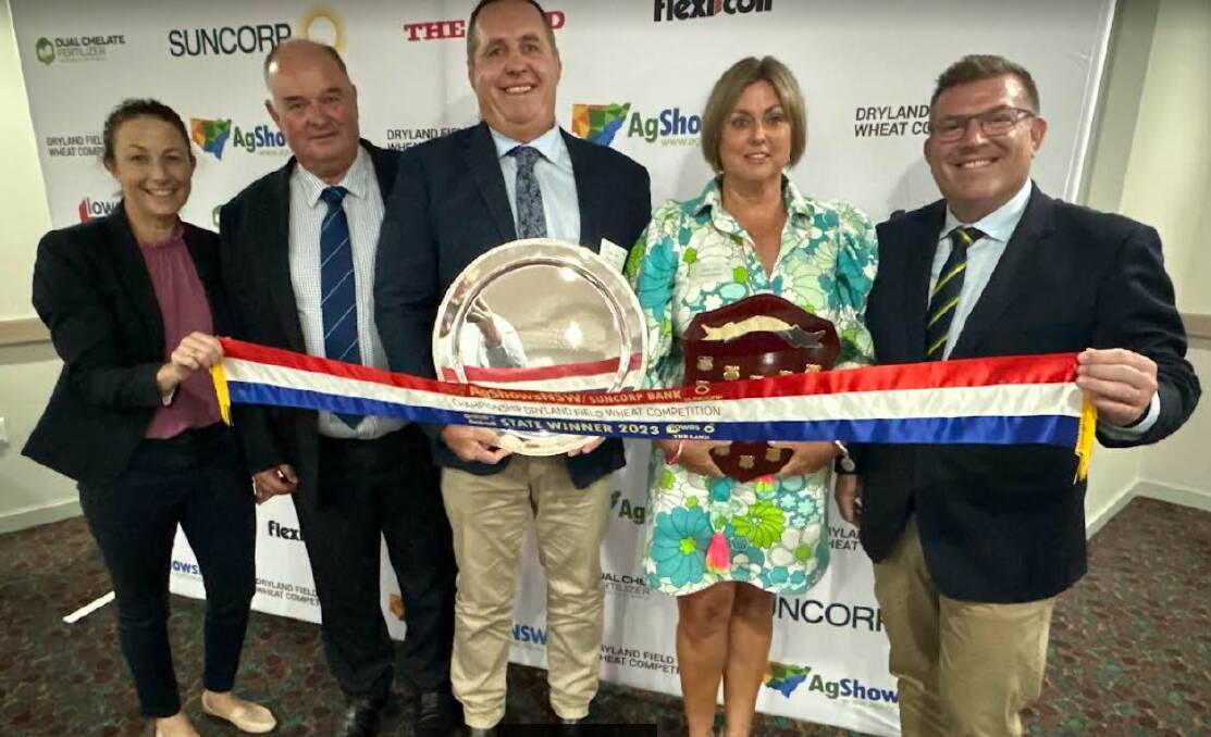 Katie Stanley (Agshows NSW), Dave Herbert (chair of the Dryland Wheat competiton) with Rob and Mandy Taylor and member for Dubbo Dugald Saunders. Photo courtesy of Dugald Saunders.