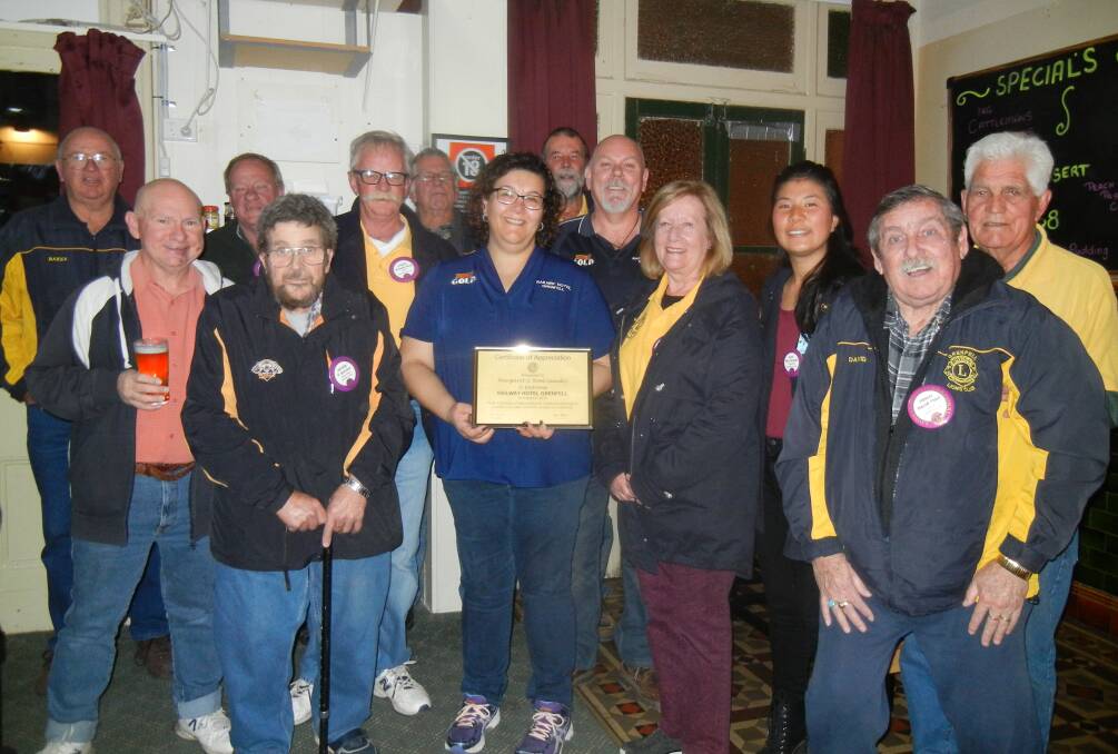 Lions Club president Chris Moran presents a ‘Certificate of Appreciation’ to Mine Hosts Margaret and Noel Gundry and patrons of the Railway Hotel.