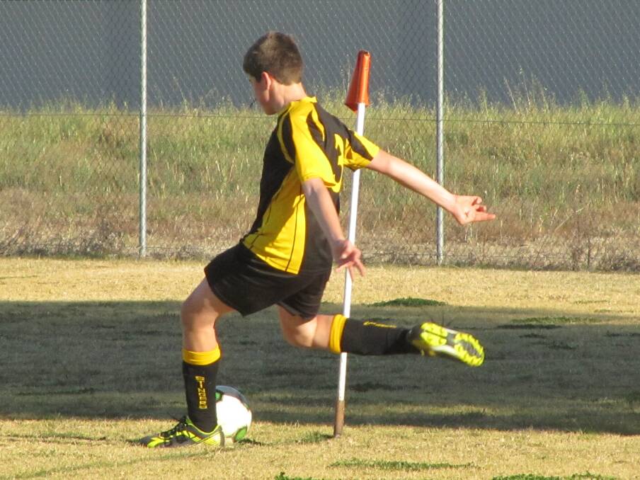 Grenfell Stinger Connor Day takes a corner shot in last weekend's game against Services United Parkes. 