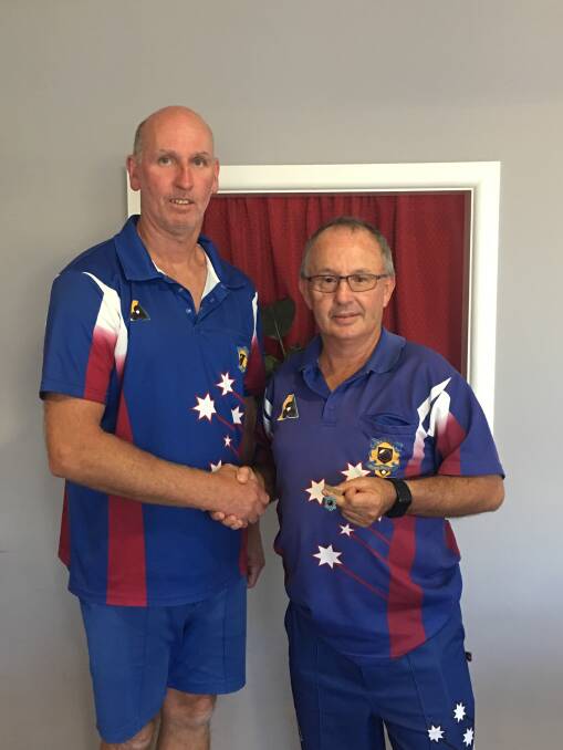 Men’s bowling Club President Andrew Armstrong presents 2018 Major Singles Champion, Steve Galvin, with his badge. Photo supplied. 
