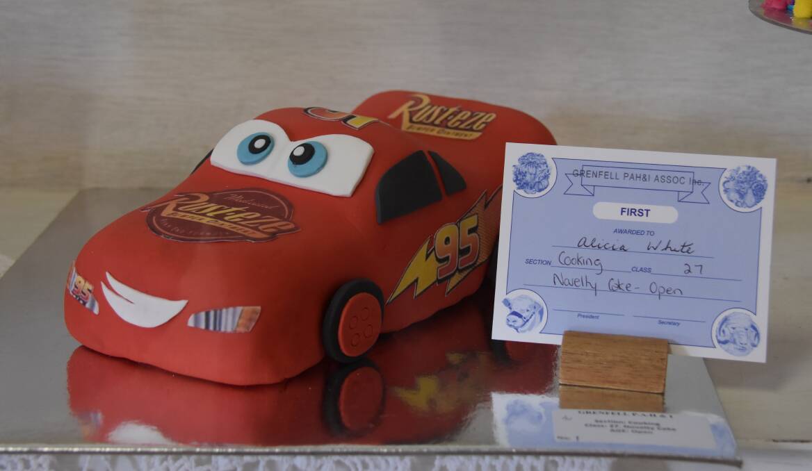 Well done to Alicia White on receiving first place for this excellent Lightning McQueen cake.