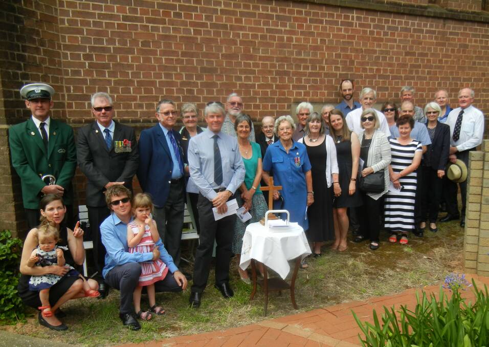 Family and friends of the late Lloyd Ellerman with Rev Ross Craven and RSL Personnel following the internment.