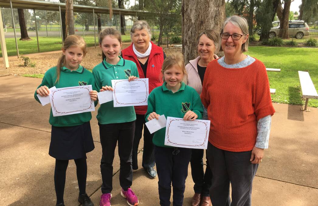 Caragabal School students Polly Napier, Tully McCahon and Charlotte Millington with Dixie Maslin, Jan Diprose and Helen Denovan.

