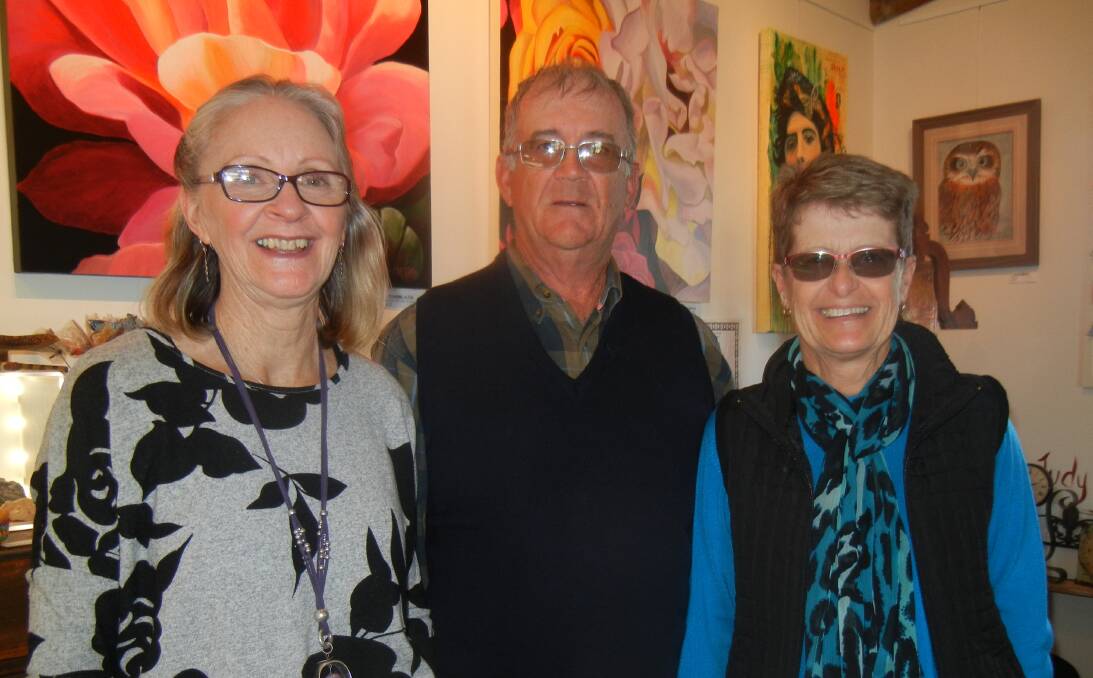 (L) Kathleen McCue (Patina Gallery) with Paul and Robyn Doust from Jemelong. 