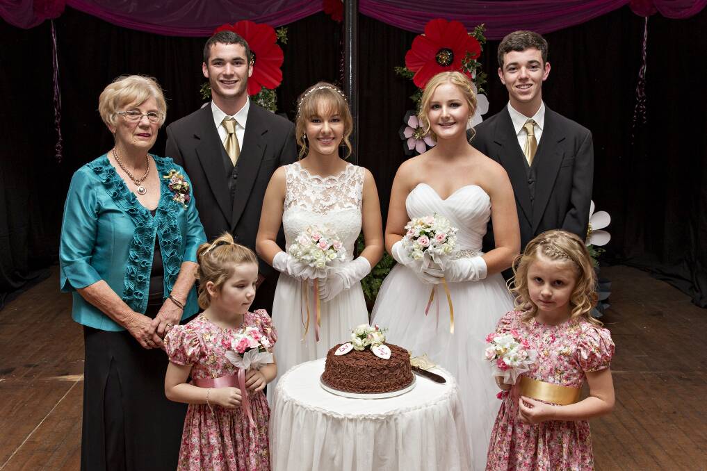 Quandialla Debutantes Britney Troy and Kate Overall with their partners, flower girls and Matron of Honour. Photo Holly Bradford Photography.