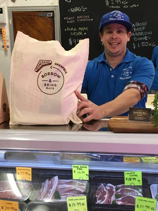 Nev Essex from Grenfell Meat Barn with the Boomerang Bags. Photo H Carpenter.