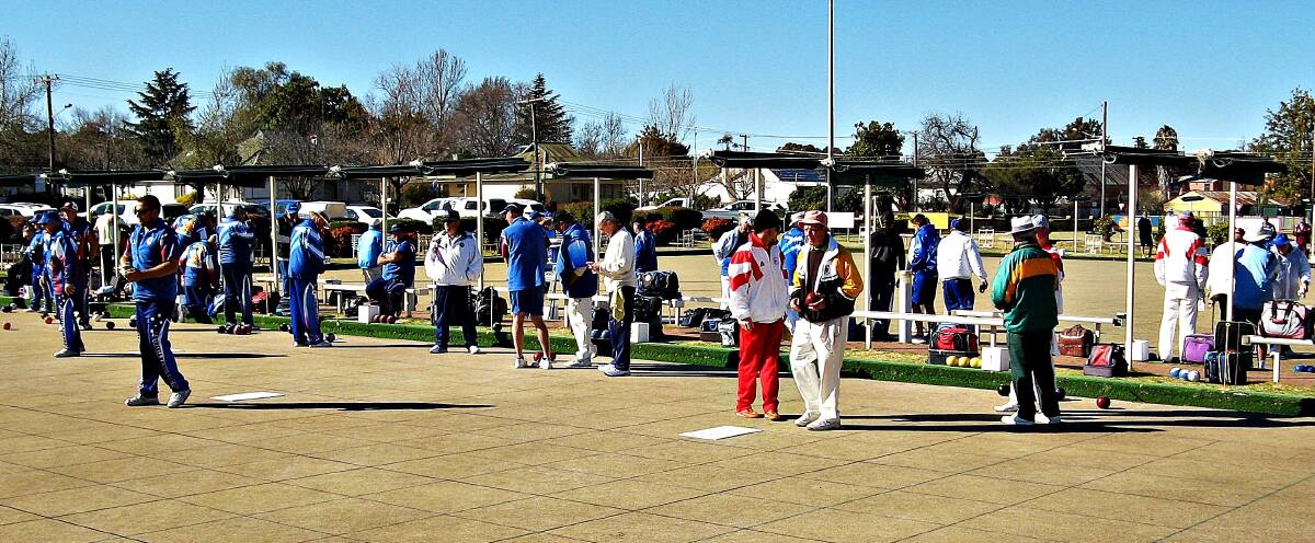 A large number of bowlers turned out for the classic triples championships recently at the Grenfell Bowling Club.