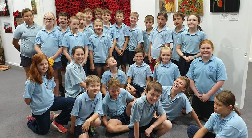 Grenfell Public School class 4/5 Green visit the Art Gallery to view the 'Poppies for Remembrance' exhibition. 