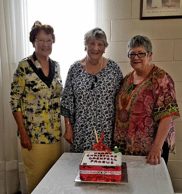President Coral Mitton with the newest members of Probus, Valerie Glanville and Ann Amour, cutting the Christmas Cake. Supplied