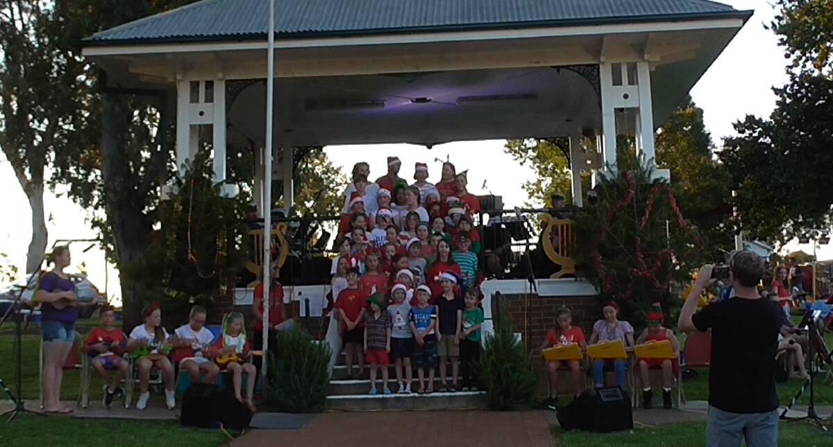 Grenfell Public School students performing at the 2017 Carols in the Park. 
