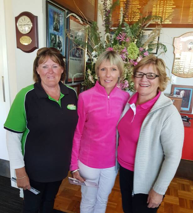 Winners of the Western District Ladies Golf Teams Handicap Division 2 Tournament 2018 in Bathurst  are Julie Scott (M) and Shirley Mawhinney (L). Photo GCC