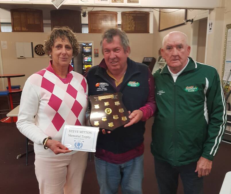 Winner of the Steve Mitton Tournament, held on September 8, was Jan Myers with Farran Stevens runner-up, pictured with Allan Jones (R). Image supplied 