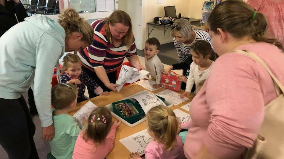 Grenfell librarian Erica Kearnes assists participating children during craft time at the Library on Wednesday July 25. Photo supplied.
