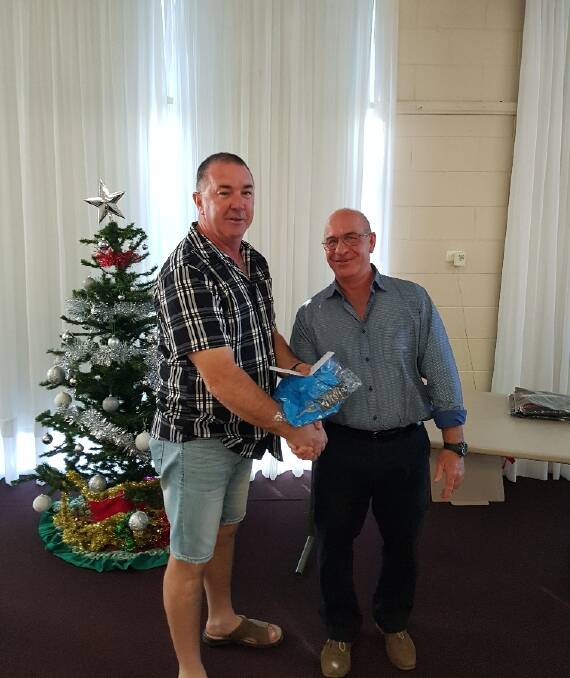 Mark Troth was the C Grade Champion, receiving his award from Barry Green. Photo M Neill. 